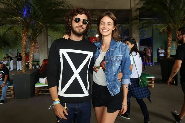 Chay Suede e Laura Neiva (Foto: Celso Tavares / EGO)