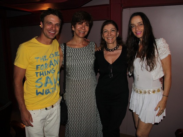Cássio Reis, Marília Pêra com a irmã, Sandra, e Maria Lucia Priolli (Foto: Rogério Fidalgo / AgNews)