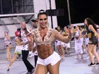 Gracyanne Barbosa usa short minúsculo em ensaio de carnaval
