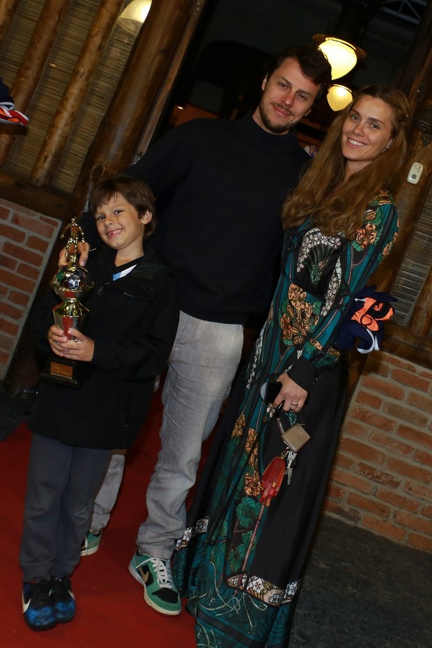 Carolina Dieckmann com o marido e o filho (Foto: Dilson Silva / Agnews)