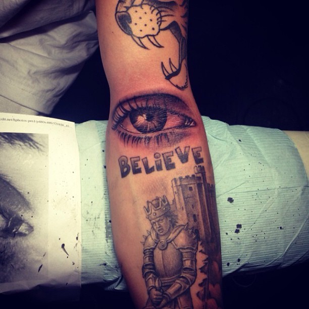 Justin Bieber mostra nova tatuagem (Foto: Instagram)