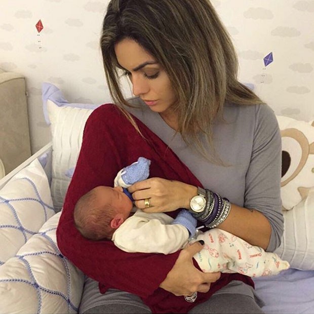 Kelly Key, grávida, posa com Salvatore, filho de Antônia Fontenelle e Jonathan Costa (Foto: Instagram/ Reprodução)