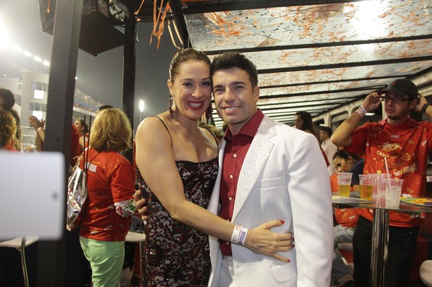 Claudia Raia e o namorado Jarbas (Foto: Milene Cardoso / AgNews)