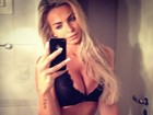 Veridiana Freitas sensualiza de lingerie em 'selfie'