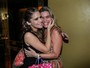 Isabella Santoni recebe carinho da mãe e de famosos em estreia no Rio