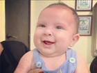 Priscila Pires posta foto do filho caçula sorrindo: 'Já acorda assim'