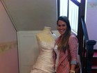 Fernanda Pontes posta foto no Twitter com seu vestido de noiva