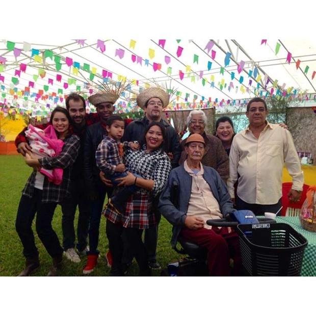 Gabriel com a família (Foto: Reprodução/Instagram)