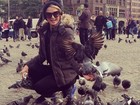 Paris Hilton alimenta pombo e divulga vídeo em rede social: 'É divertido'