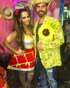 Viviane Araújo e Radamés em festa julina (Foto: Instagram/ Reprodução)