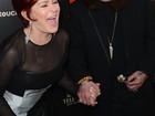 Separados que nada! Sharon e Ozzy Osbourne se beijam em premiação