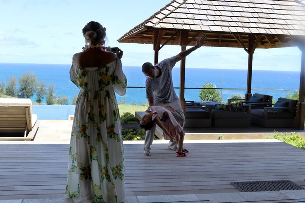 Beyonce mostra fotos de viagem com Jay-Z e Blue Ivy (Foto: Site oficial / Reprodução)