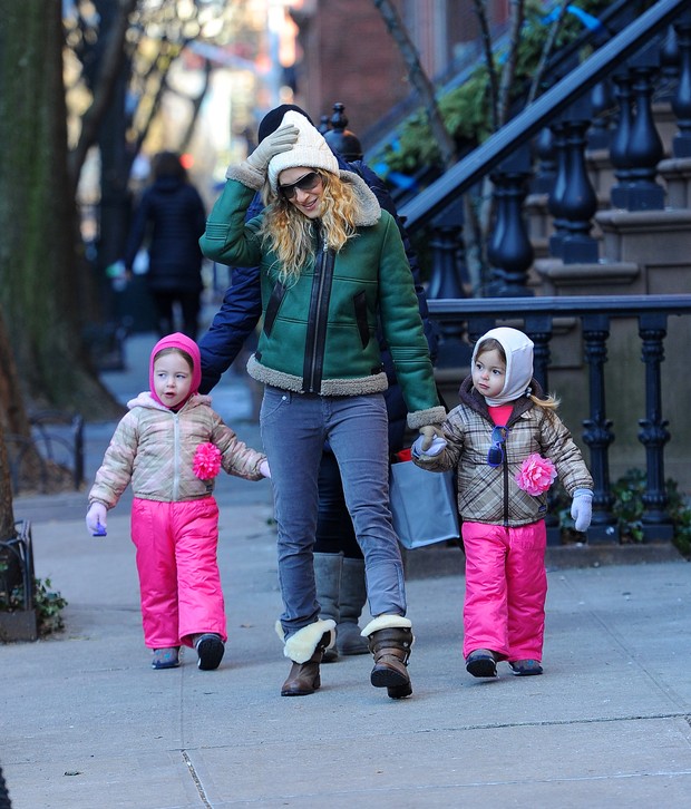 Sarah Jessica Parker com as filhas gêmeas (Foto: Agência/ Getty Images)