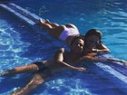 Thammy Miranda posta foto em piscina ao lado de Andressa Ferreira
