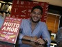 Arthur Aguiar lança livro de contos românticos no Rio