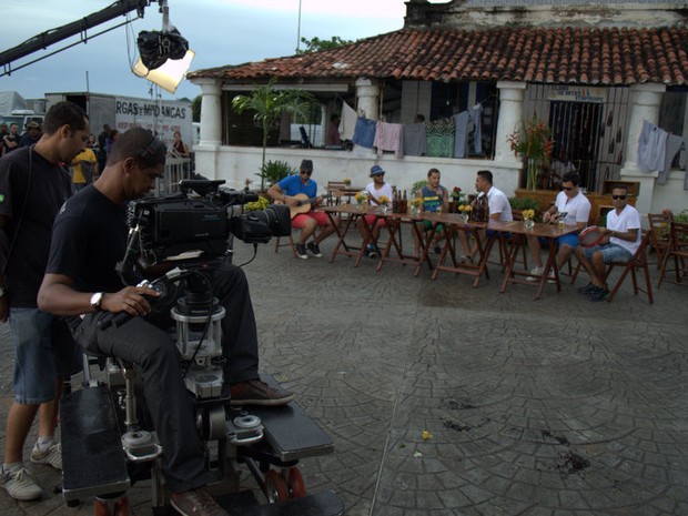 Levi Lima canta com Bruno, do Sorriso Maroto, em gravação de DVD em Salvador, na Bahia (Foto: Felipe Souto Maior/ Ag. News)