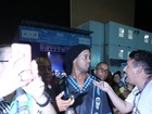 Ronaldinho Gaúcho volta à Sapucaí após curtir todas no dia anterior