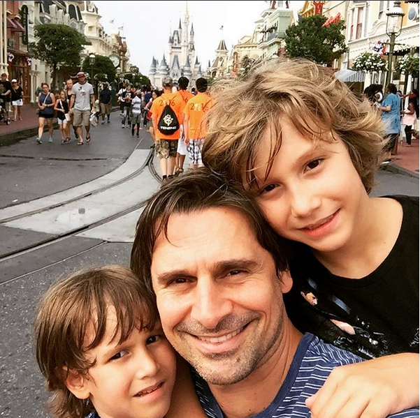 Murilo Rosa com os filhos (Foto: Reprodução/Instagram)