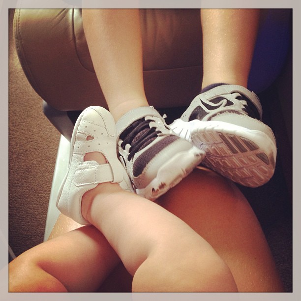 Os pés de Davi e Rafael, filhos de Claudia Leitte (Foto: Reprodução/Instagram)