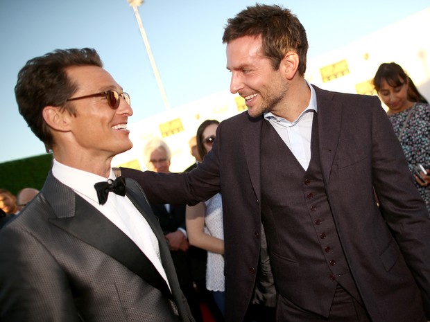 Matthew McConaughey e Bradley Cooper no Critics&#39; Choice Movie Awards em Los Angeles, nos Estados Unidos (Foto: Christopher Polk/ Getty Images/ AFP)