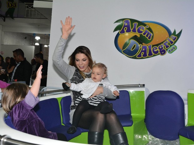 Sheila Mello com a filha Brenda (Foto: Thiago Duran e ou Caio Duran/AgNews)