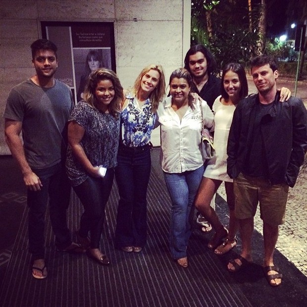 Carolina Diekcmann e Preta Gil entre amigos e família (Foto: Reprodução/Instagram)