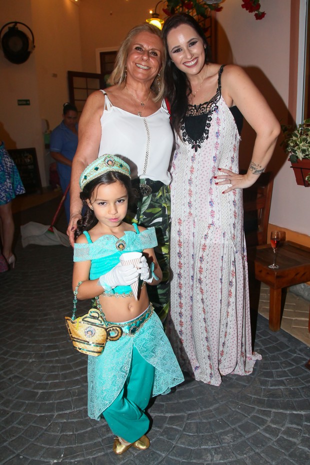 Mari Belém com a filha Laura e a sogra (Foto: Manuela Scarpa/Brazil News)