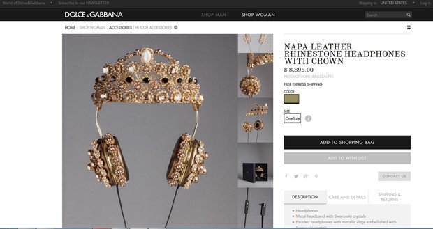 Rihanna usa headphone Dolce e Gabbana (Foto: Reprodução)