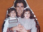 Kim Kardashiam relembra a infância postando foto com o pai e a irmã