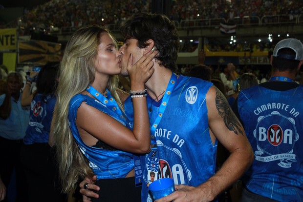 Yasmin brunet beija muito o marido Evandro Soldati (Foto: Marcello Sá Barretto/AgNews)