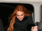 Lindsay Lohan quase mostra demais ao deixar boate