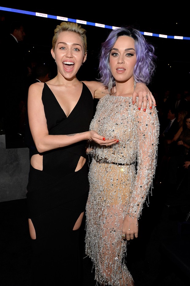 Miley Cyrus e Katy Perry no Grammy 2015 (Foto: Getty Images)