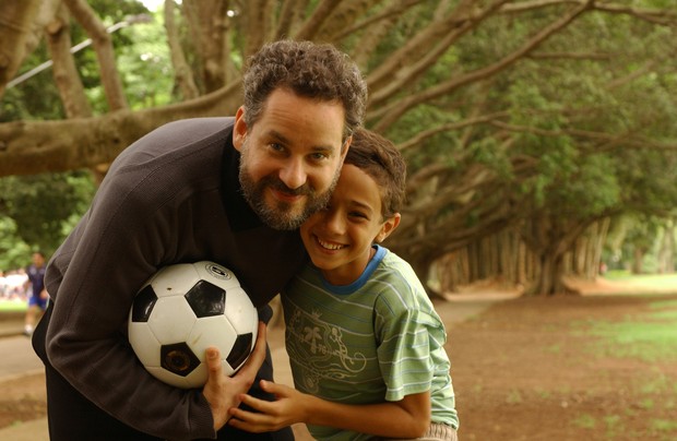 Andre Luiz Frambach com Dan Stulbach na minissérie Queridos Amigos, quando viveu o personagem Davi (Foto: Zé Paulo Cardeal/TV Globo)