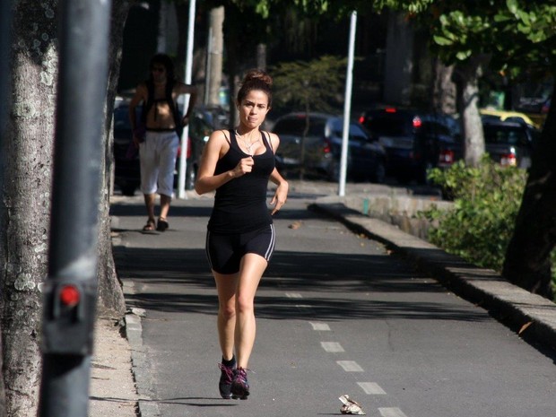 Nanda Costa corre na Lagoa (Foto: JC Pereira/ Ag. News)