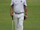 Rodrigo Lombardi joga golfe em clube no Rio