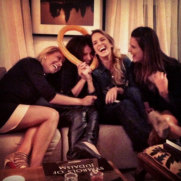 Ticiane Pinheiro se diverte com as amigas (Foto: Reprodução/Instagram)