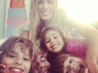Vitor Belfort posa sendo 'atacado' por Joana Prado e pelos filhos