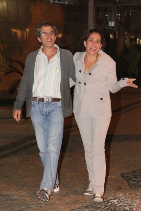 Totia Meirelles com o marido, Jaime, na Zona Sul do Rio (Foto: Rodrigo dos Anjos/ Ag. News)