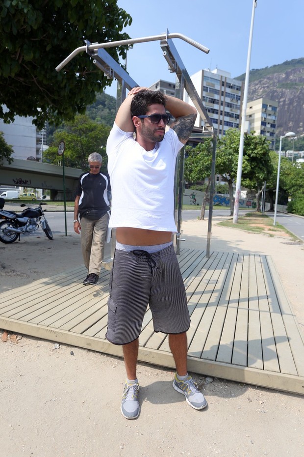 Marcelo, ex-bbb, corre na Lagoa Rodrigo de Freitas no RJ (Foto: Gil Rodrigues/PhotoRio News)