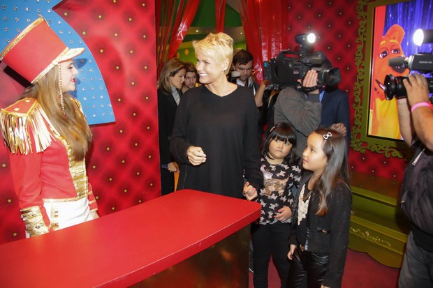 Xuxa inaugura casa de festas (Foto: Naideron Jr/AgNews)