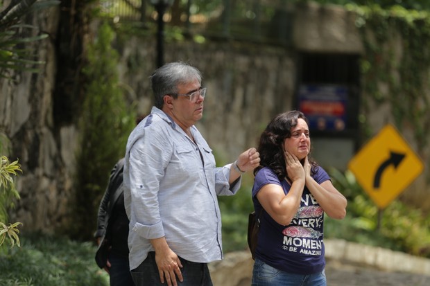 Lucineia e Miro Marques no velório de Selma Reis (Foto: Rodrigo Gorosito / EGO)