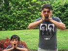 Kaká posta foto divertida com o filho, relembrando cena de filme