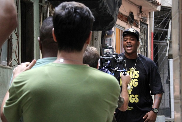 MC Sapão grava clipe com Raper D-Snow (Foto: Daniel Pinheiro / R2 / Divulgação)