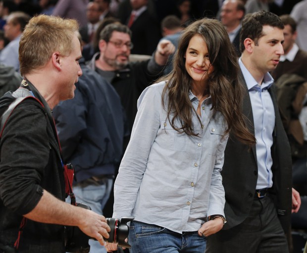 Katie Holmes assiste a partida de basquete em Nova York, nos Estados Unidos (Foto: Ray Stubblebine/ Reuters)