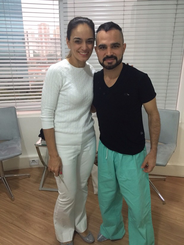 Luciano com a médica Maria Angélica Muricy (Foto: Divulgação/Divulgação)