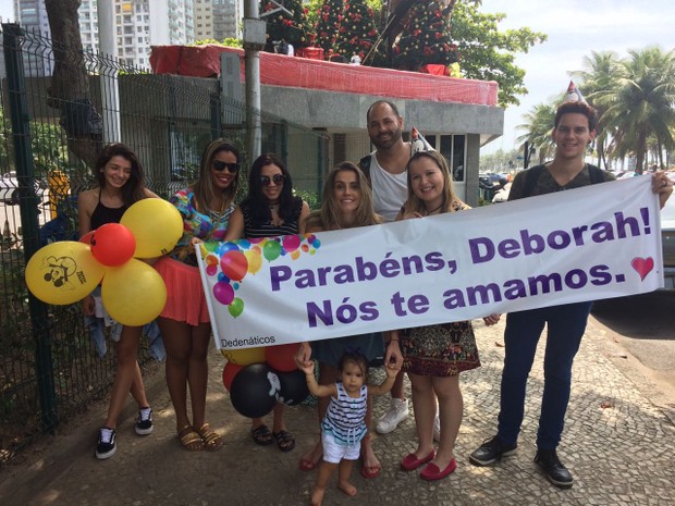 Deborah Secco ganha festinha surpresa (Foto: Arquivo pessoal/Sarah Pinto/Divulgação)