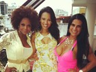 Solange Gomes confraterniza com Adriana Bombom e Ariadna