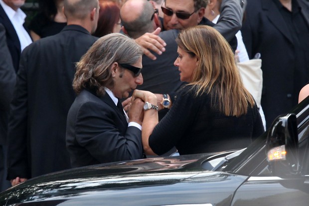 MIchael Imperioli e Lorraine Bracco no funeral de James Gandolfini (Foto: GETTY IMAGES NORTH AMERICA / AFP)