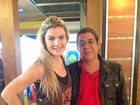 Mirella Santos encontra Zeca Pagodinho em churrascaria no Rio