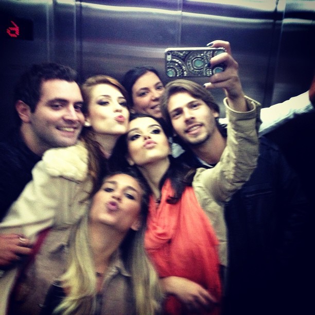 Giovanna Lancellotti, Sophia Abrahão e amigos (Foto: reprodução/Instagram)
